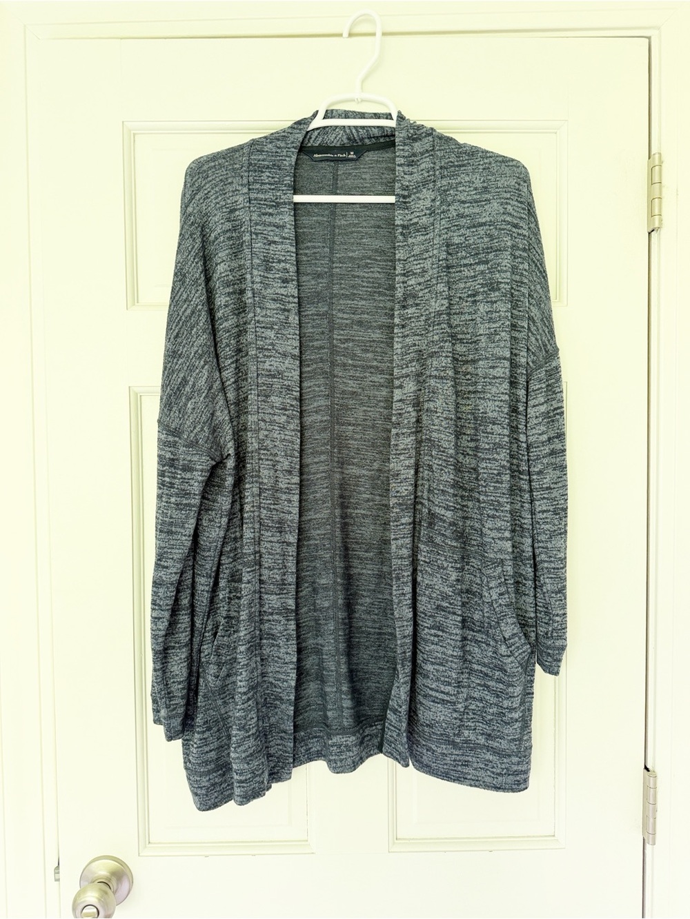 ABERCROMBIE & FITCH cardigan size M heathered blue pockets